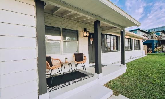 Then entry porch of the Hot Tub Oasis property on Anastasia