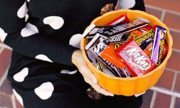A bowl of Halloween candy